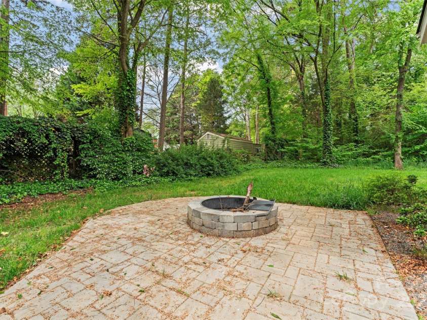 121 Northampton Drive, Mooresville, NC 28117.  MLS# CAR4250579, YatesRealty ID 10286. 