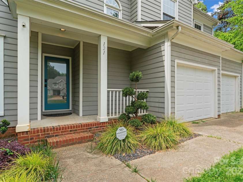 121 Northampton Drive, Mooresville, NC 28117.  MLS# CAR4250579, YatesRealty ID 10286. 