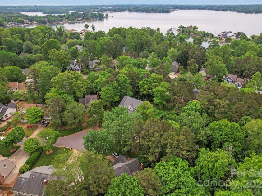 121 Northampton Drive, Mooresville, NC 28117.  MLS# CAR4250579, YatesRealty ID 10286. 