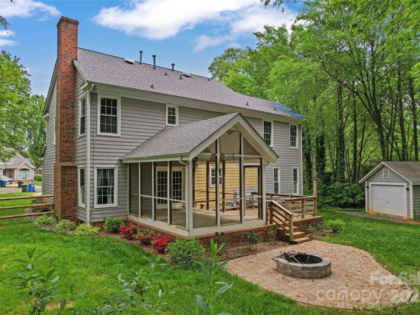 121 Northampton Drive, Mooresville, NC 28117.  MLS# CAR4250579, YatesRealty ID 10286. 