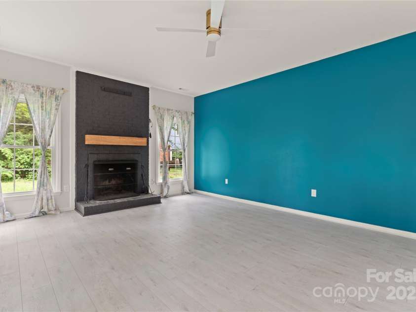 121 Northampton Drive, Mooresville, NC 28117.  MLS# CAR4250579, YatesRealty ID 10286. Great room