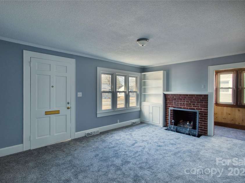 111 Courtland Street, Chester, SC 29706.  MLS# CAR4225632, YatesRealty ID 10290. 