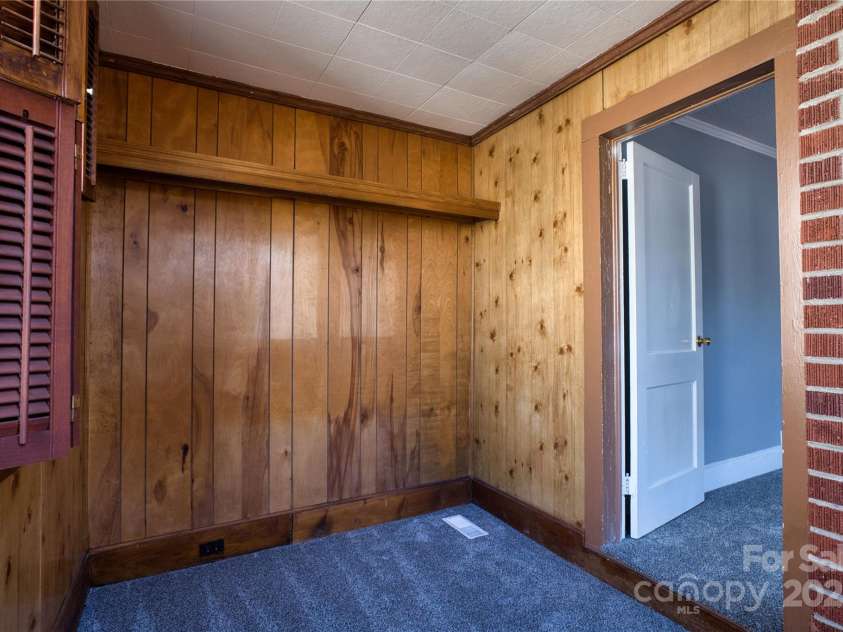 111 Courtland Street, Chester, SC 29706.  MLS# CAR4225632, YatesRealty ID 10290. 