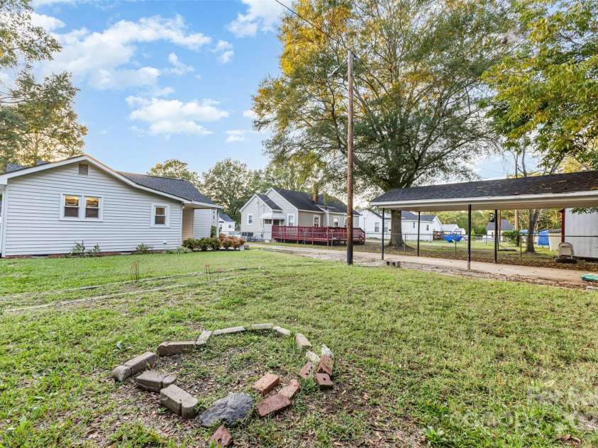 111 Courtland Street, Chester, SC 29706.  MLS# CAR4308603, YatesRealty ID 10290. 