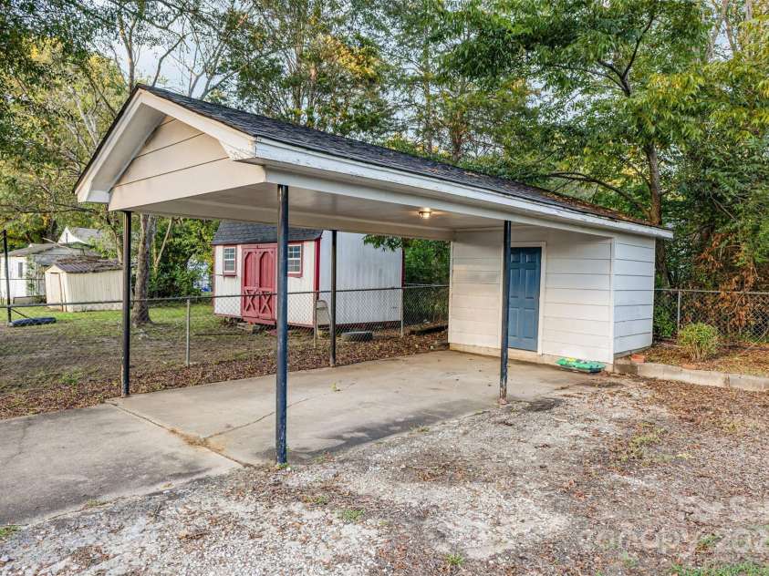 111 Courtland Street, Chester, SC 29706.  MLS# CAR4308603, YatesRealty ID 10290. 