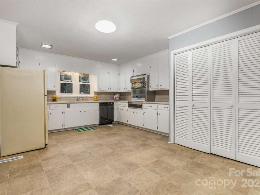 111 Courtland Street, Chester, SC 29706.  MLS# CAR4308603, YatesRealty ID 10290. 