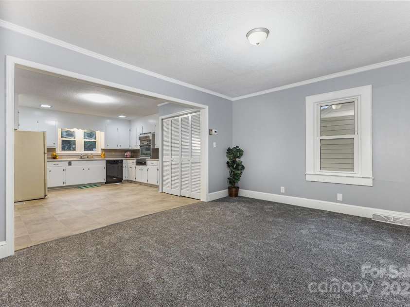 111 Courtland Street, Chester, SC 29706.  MLS# CAR4308603, YatesRealty ID 10290. 