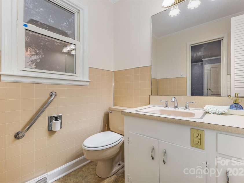 111 Courtland Street, Chester, SC 29706.  MLS# CAR4308603, YatesRealty ID 10290. 