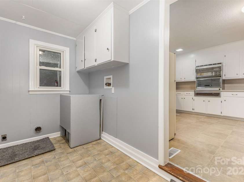 111 Courtland Street, Chester, SC 29706.  MLS# CAR4308603, YatesRealty ID 10290. 