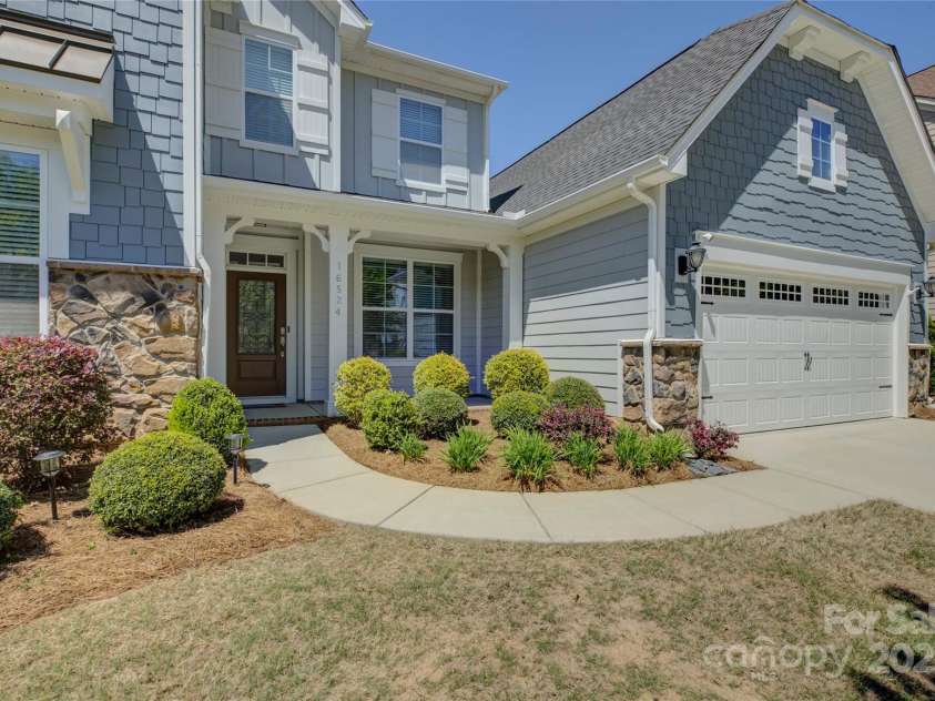 16524 Palisades Commons Drive, Charlotte, NC 28278.  MLS# CAR4241879, YatesRealty ID 10291. 