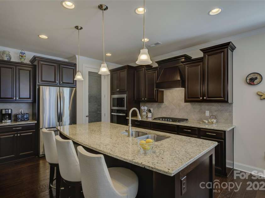 16524 Palisades Commons Drive, Charlotte, NC 28278.  MLS# CAR4241879, YatesRealty ID 10291. 