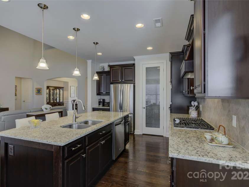 16524 Palisades Commons Drive, Charlotte, NC 28278.  MLS# CAR4241879, YatesRealty ID 10291. 