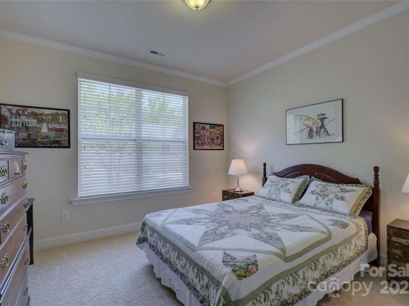 16524 Palisades Commons Drive, Charlotte, NC 28278.  MLS# CAR4241879, YatesRealty ID 10291. 