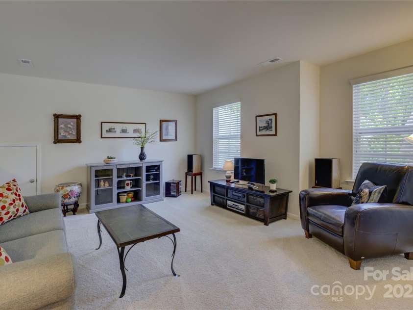 16524 Palisades Commons Drive, Charlotte, NC 28278.  MLS# CAR4241879, YatesRealty ID 10291. 