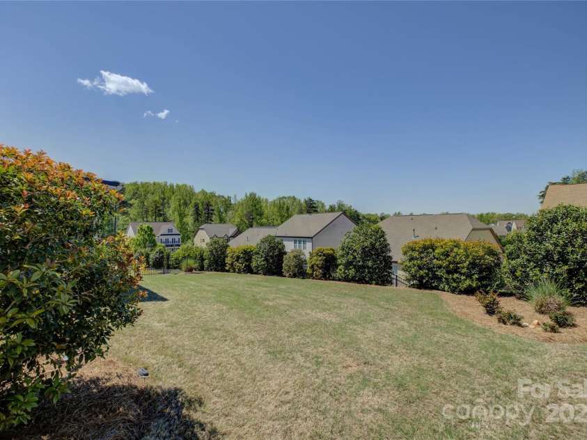 16524 Palisades Commons Drive, Charlotte, NC 28278.  MLS# CAR4241879, YatesRealty ID 10291. 