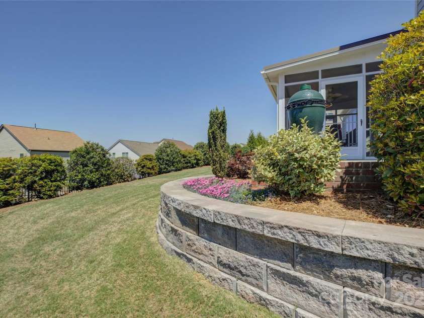 16524 Palisades Commons Drive, Charlotte, NC 28278.  MLS# CAR4241879, YatesRealty ID 10291. 