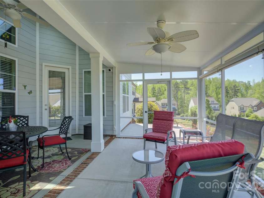 16524 Palisades Commons Drive, Charlotte, NC 28278.  MLS# CAR4241879, YatesRealty ID 10291. 