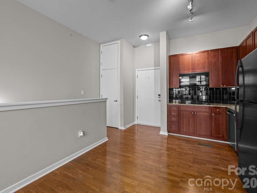 2125 Southend Drive, Charlotte, NC 28203.  MLS# CAR4347496, YatesRealty ID 10291. 
