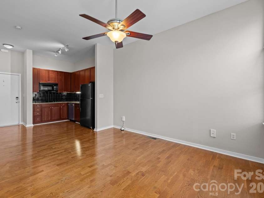 2125 Southend Drive, Charlotte, NC 28203.  MLS# CAR4347496, YatesRealty ID 10291. 