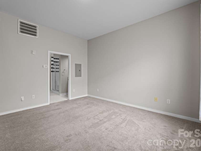 2125 Southend Drive, Charlotte, NC 28203.  MLS# CAR4347496, YatesRealty ID 10291. 