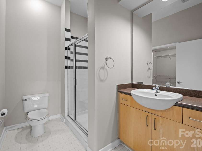 2125 Southend Drive, Charlotte, NC 28203.  MLS# CAR4347496, YatesRealty ID 10291. 