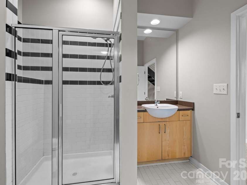 2125 Southend Drive, Charlotte, NC 28203.  MLS# CAR4347496, YatesRealty ID 10291. 
