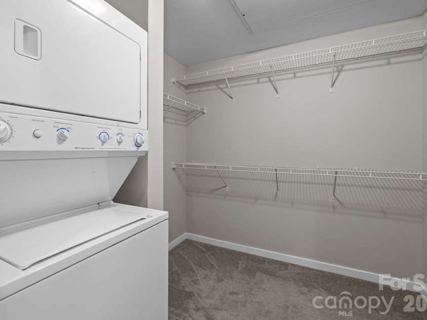 2125 Southend Drive, Charlotte, NC 28203.  MLS# CAR4347496, YatesRealty ID 10291. 