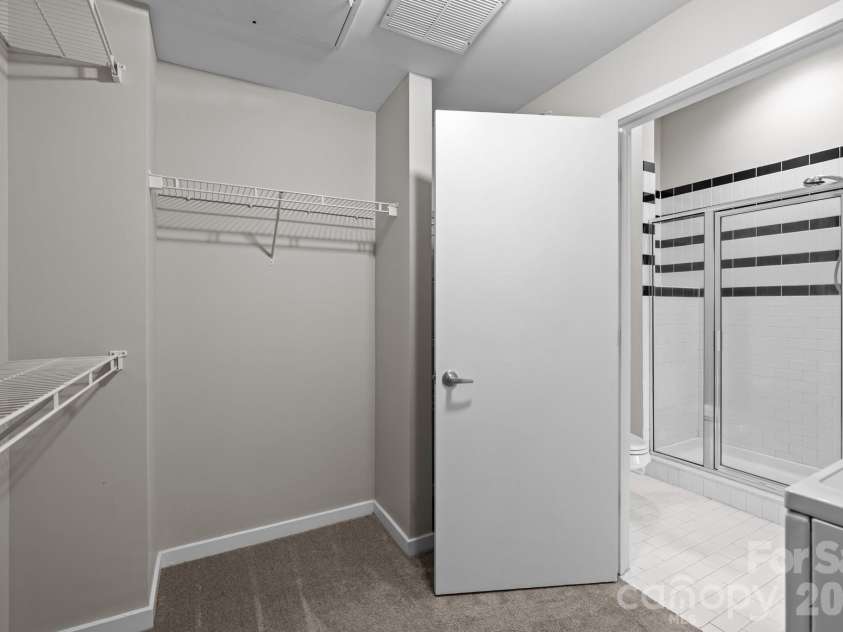 2125 Southend Drive, Charlotte, NC 28203.  MLS# CAR4347496, YatesRealty ID 10291. 