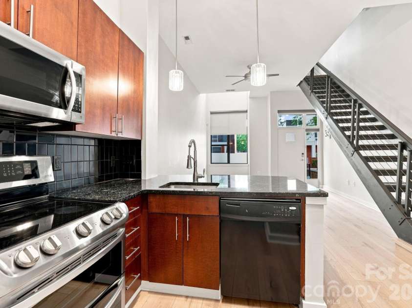 2125 Southend Drive, Charlotte, NC 28203.  MLS# CAR4415556, YatesRealty ID 10291. Breakfast bar provides additional prep and seating space while keeping the kitchen connected to the living area.