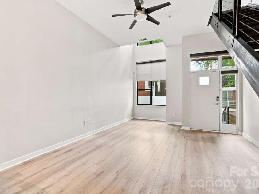 2125 Southend Drive, Charlotte, NC 28203.  MLS# CAR4415556, YatesRealty ID 10291. Soaring ceilings and oversized windows fill the open-concept main level with beautiful natural light.