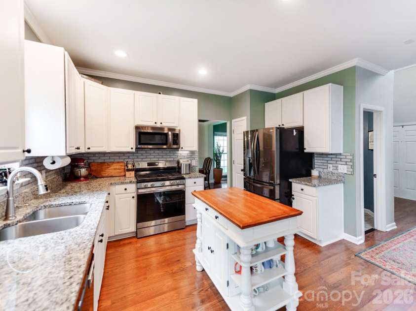 5999 Brookstone Drive, Concord, NC 28027.  MLS# CAR4361965, YatesRealty ID 10292. 