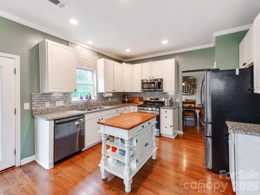 5999 Brookstone Drive, Concord, NC 28027.  MLS# CAR4361965, YatesRealty ID 10292. 
