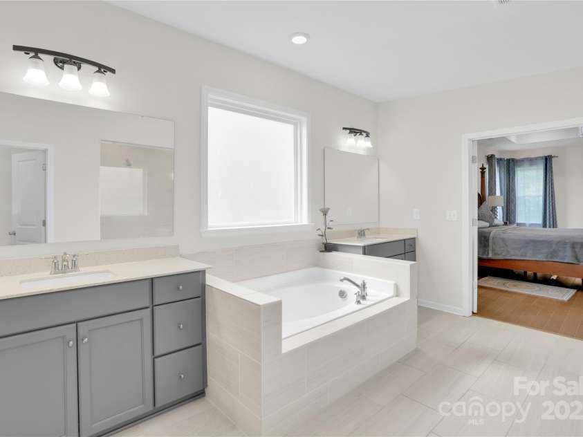 9786 Verdun Court, Fort Mill, SC 29707.  MLS# CAR4280769, YatesRealty ID 10292. Primary Bath