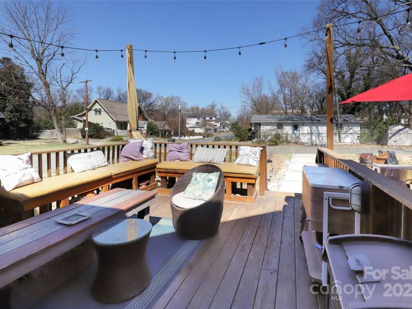 1001 Parkwood Avenue, Charlotte, NC 28205.  MLS# CAR4229375, YatesRealty ID 10293. 