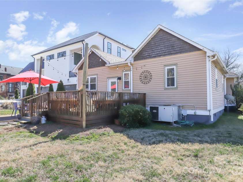 1001 Parkwood Avenue, Charlotte, NC 28205.  MLS# CAR4229375, YatesRealty ID 10293. 