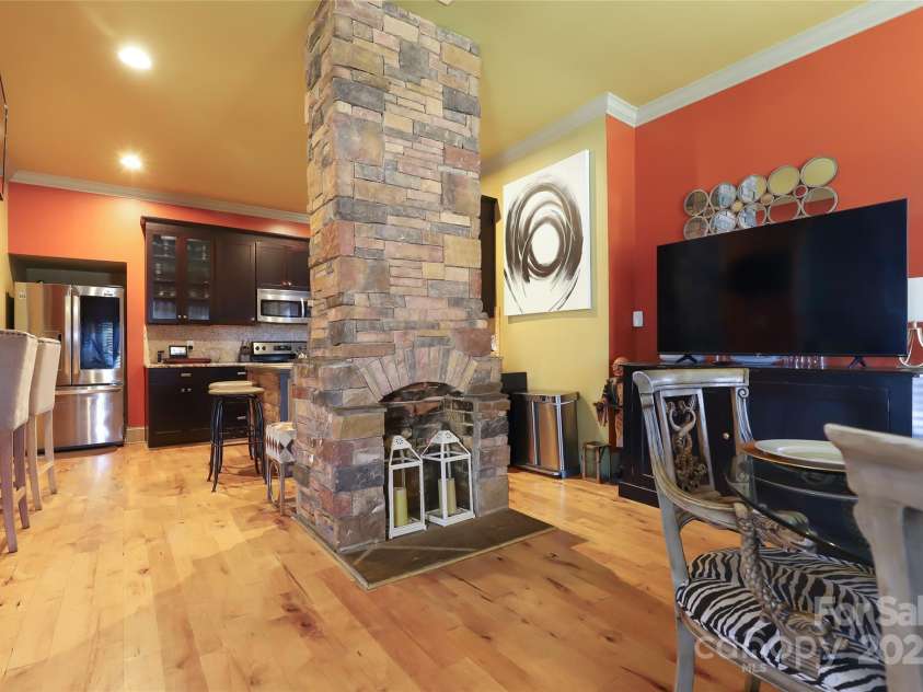 1001 Parkwood Avenue, Charlotte, NC 28205.  MLS# CAR4229375, YatesRealty ID 10293. 