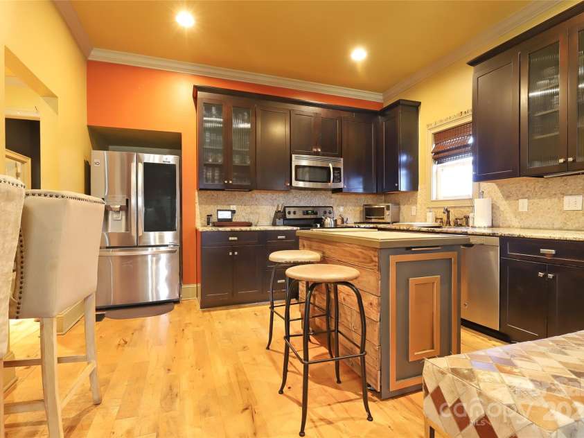 1001 Parkwood Avenue, Charlotte, NC 28205.  MLS# CAR4229375, YatesRealty ID 10293. 