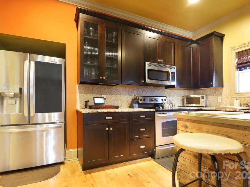 1001 Parkwood Avenue, Charlotte, NC 28205.  MLS# CAR4229375, YatesRealty ID 10293. 