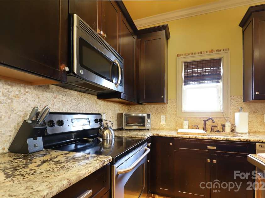 1001 Parkwood Avenue, Charlotte, NC 28205.  MLS# CAR4229375, YatesRealty ID 10293. 