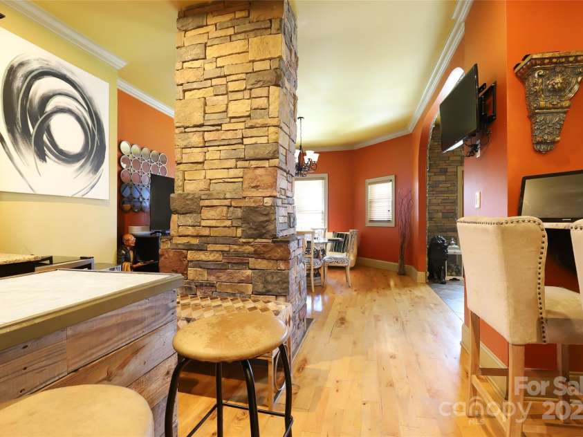 1001 Parkwood Avenue, Charlotte, NC 28205.  MLS# CAR4229375, YatesRealty ID 10293. 