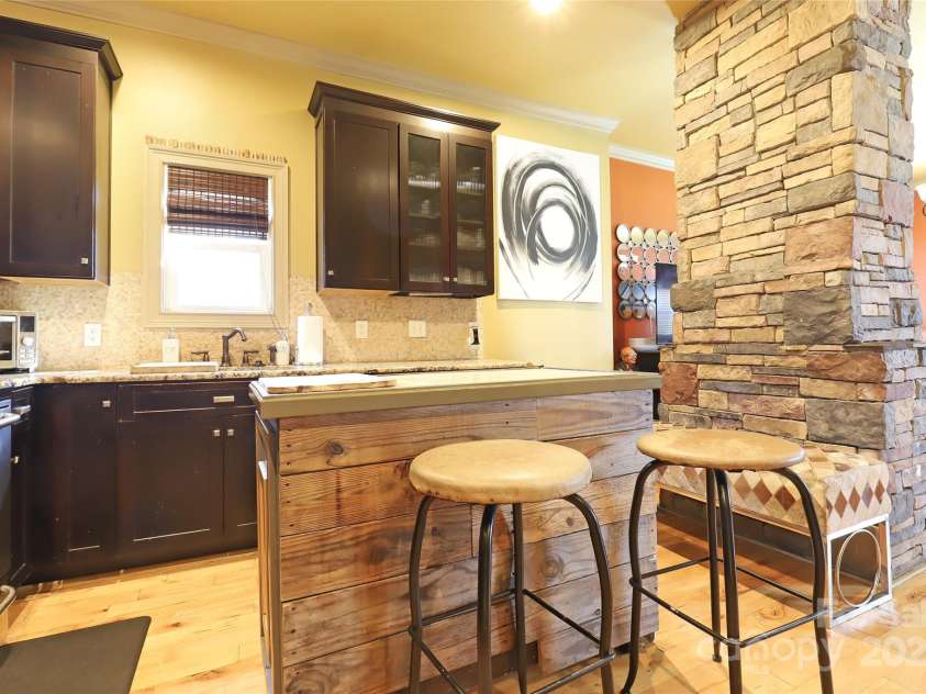 1001 Parkwood Avenue, Charlotte, NC 28205.  MLS# CAR4229375, YatesRealty ID 10293. 