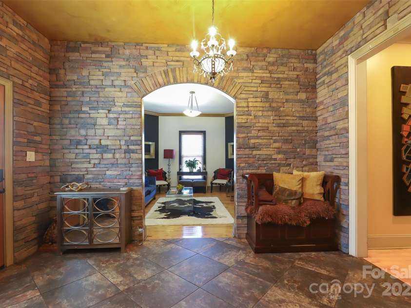1001 Parkwood Avenue, Charlotte, NC 28205.  MLS# CAR4229375, YatesRealty ID 10293. 