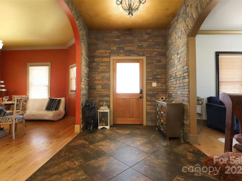1001 Parkwood Avenue, Charlotte, NC 28205.  MLS# CAR4229375, YatesRealty ID 10293. 