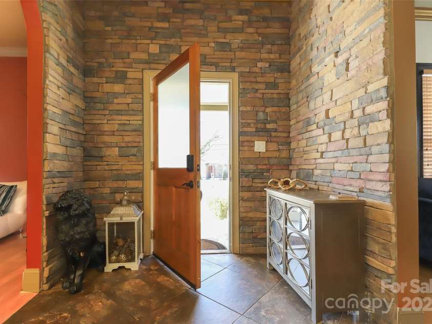 1001 Parkwood Avenue, Charlotte, NC 28205.  MLS# CAR4229375, YatesRealty ID 10293. 