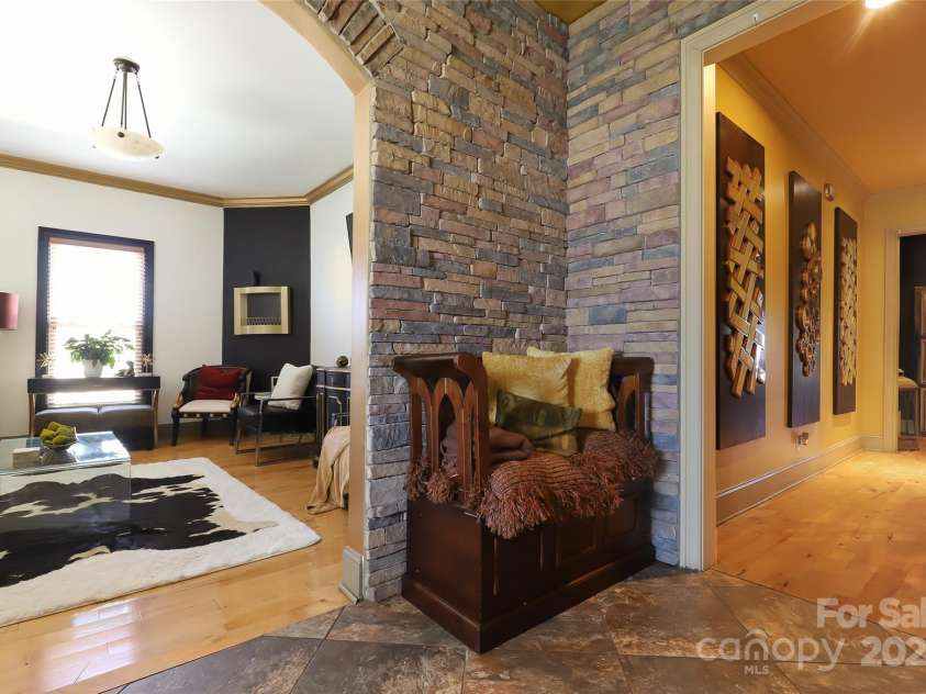 1001 Parkwood Avenue, Charlotte, NC 28205.  MLS# CAR4229375, YatesRealty ID 10293. 