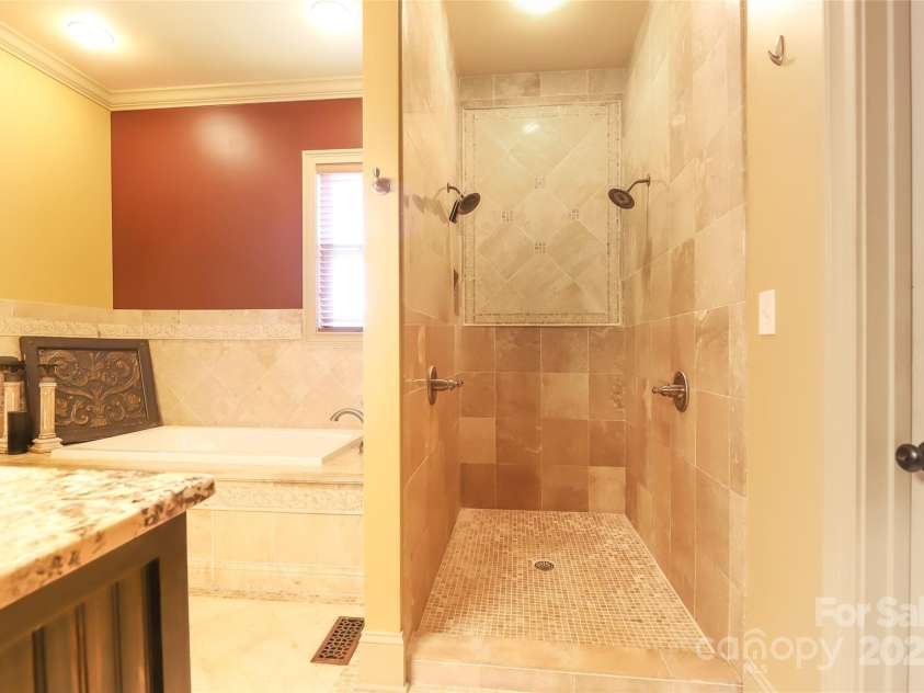 1001 Parkwood Avenue, Charlotte, NC 28205.  MLS# CAR4229375, YatesRealty ID 10293. 