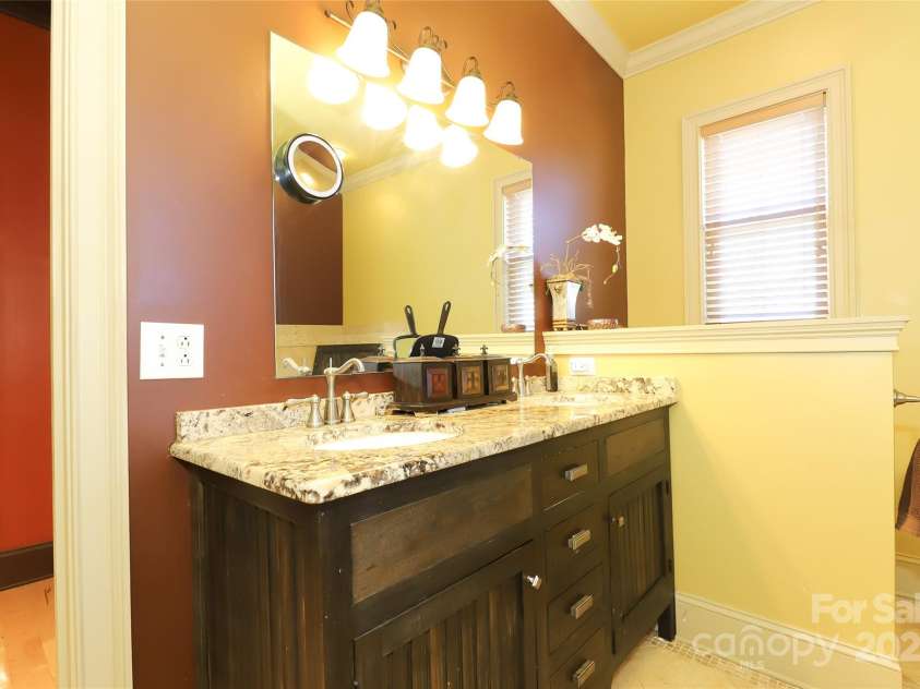 1001 Parkwood Avenue, Charlotte, NC 28205.  MLS# CAR4229375, YatesRealty ID 10293. 