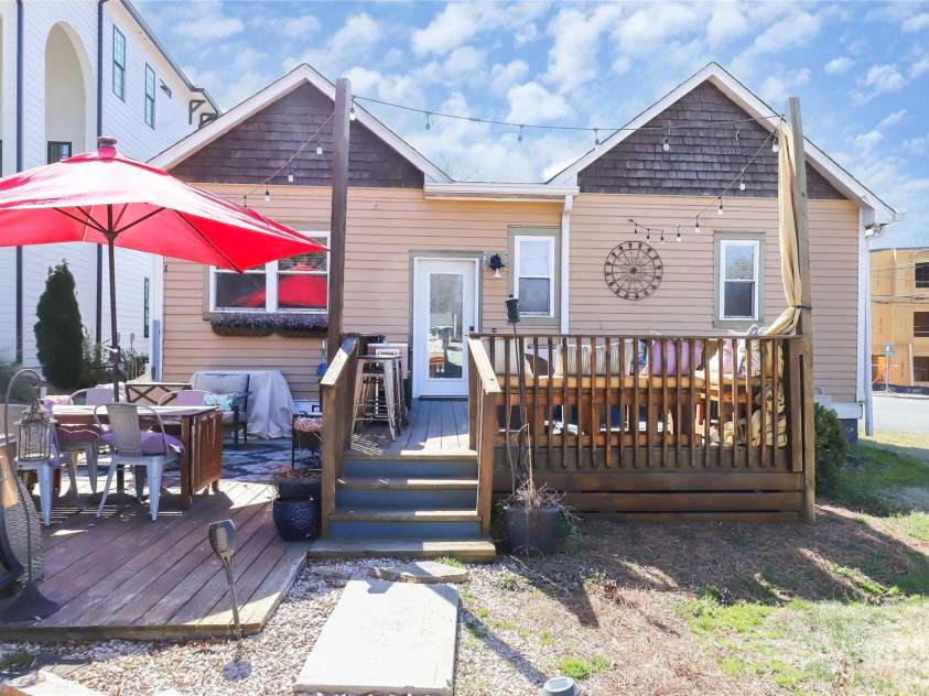 1001 Parkwood Avenue, Charlotte, NC 28205.  MLS# CAR4229375, YatesRealty ID 10293. 