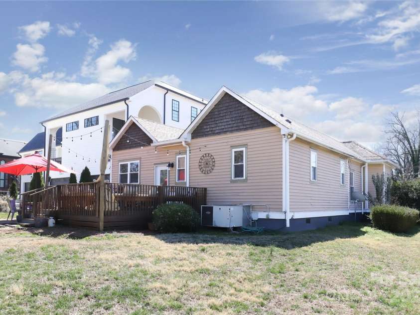 1001 Parkwood Avenue, Charlotte, NC 28205.  MLS# CAR4229375, YatesRealty ID 10293. 
