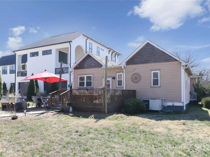 1001 Parkwood Avenue, Charlotte, NC 28205.  MLS# CAR4229375, YatesRealty ID 10293. 